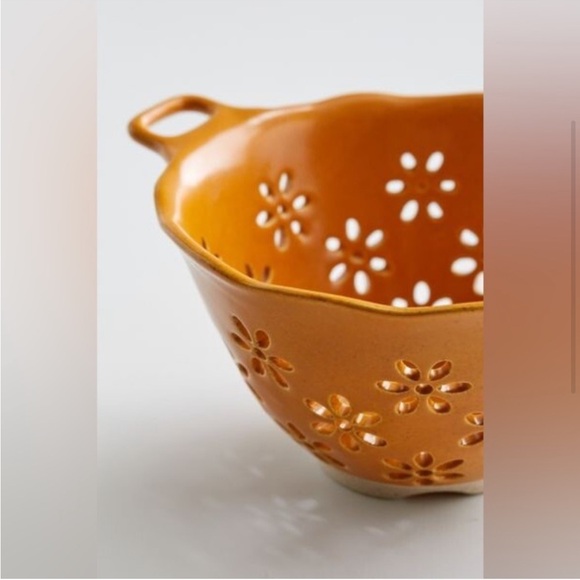 Urban Outfitters Daisy Ceramic Colander In Orange NEW - Picture 2 of 6